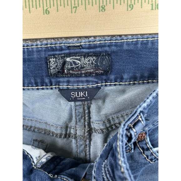 Silver Jeans Suki Capri Pockets Distressed Light Blue Size W26 L24 Womens - Picture 9 of 12